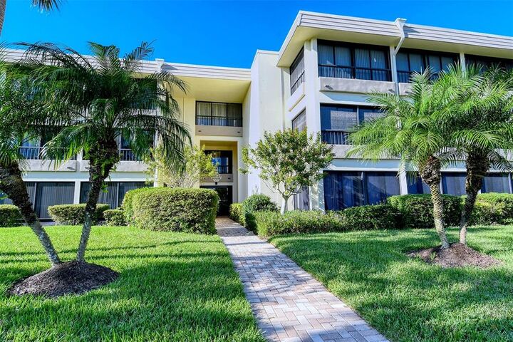 Property Photo:  225 Hourglass Way 208  FL 34242 