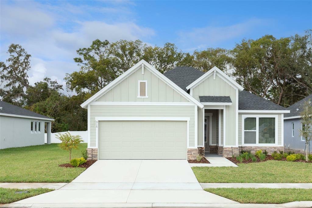 Property Photo: 916 Tullamore Lane FL 32714