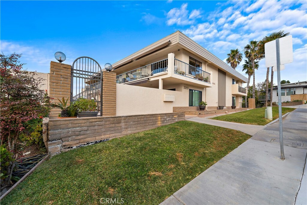 Property Photo:  320 Encino Lane 2  CA 92672 