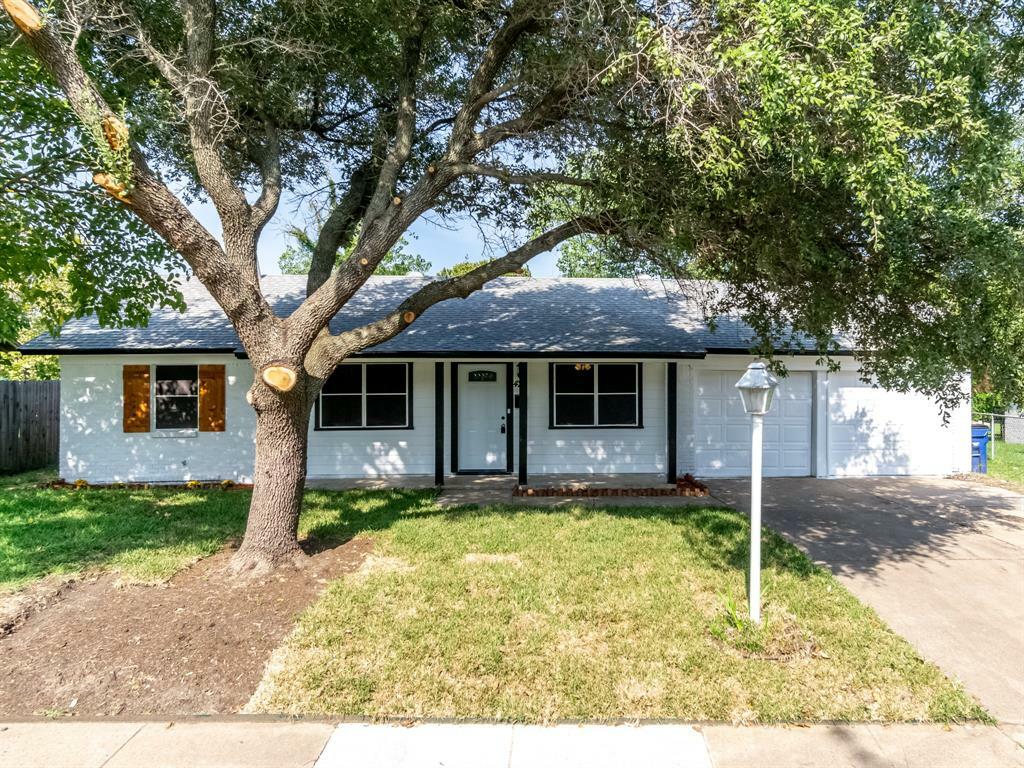 Property Photo: 420 Langley Avenue TX 76140