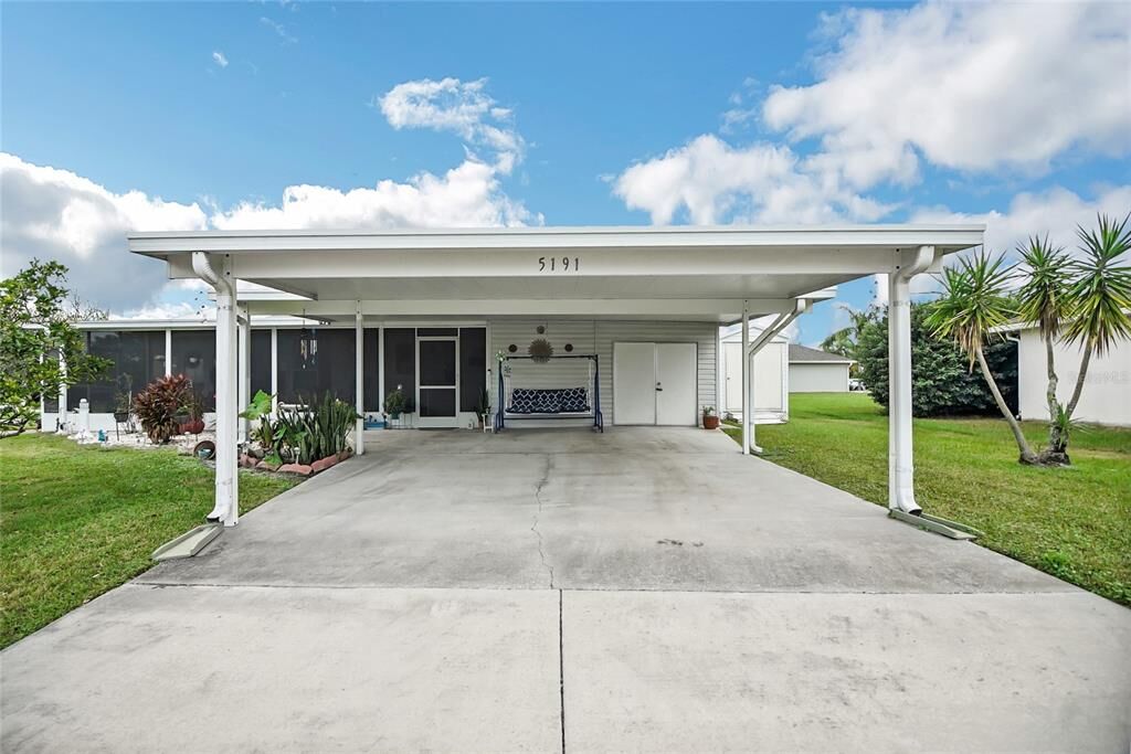 Property Photo: 5191 Cambridge Court FL 34785