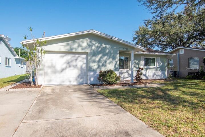 Property Photo: 3743 15th Avenue N FL 33713