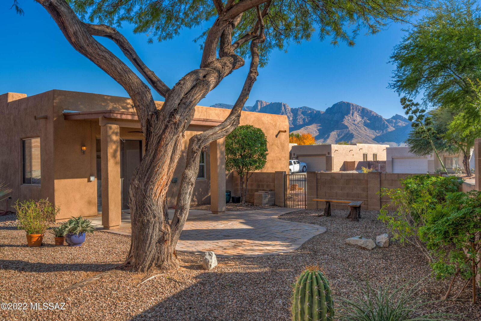 Property Photo:  402 W Sugar Loaf Road  AZ 85737 