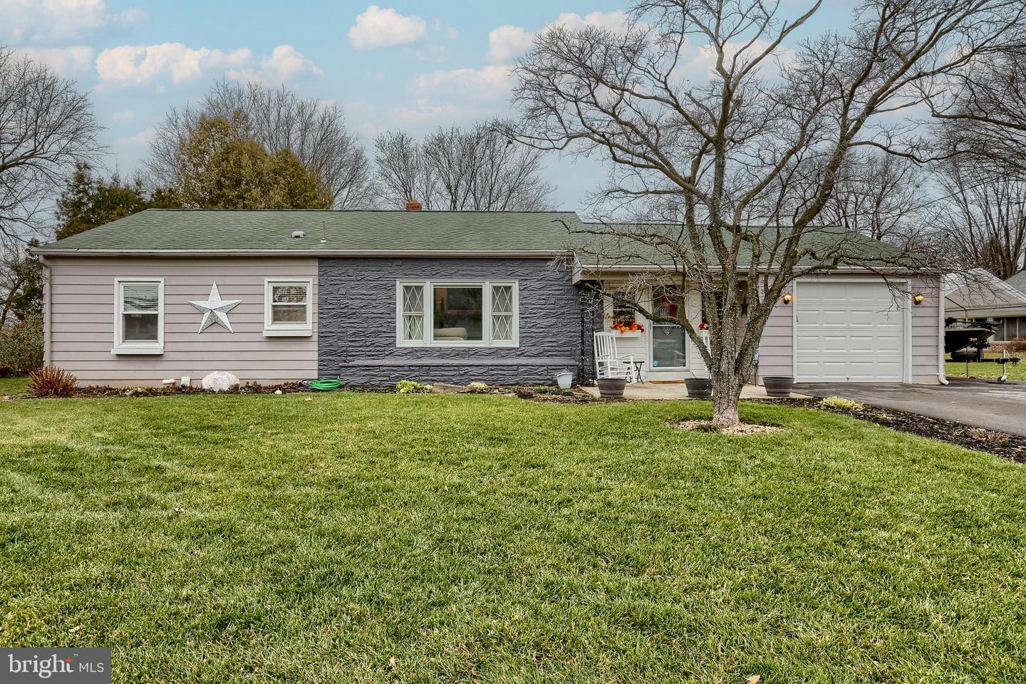 Property Photo:  817 Old Forge Road  PA 17070 