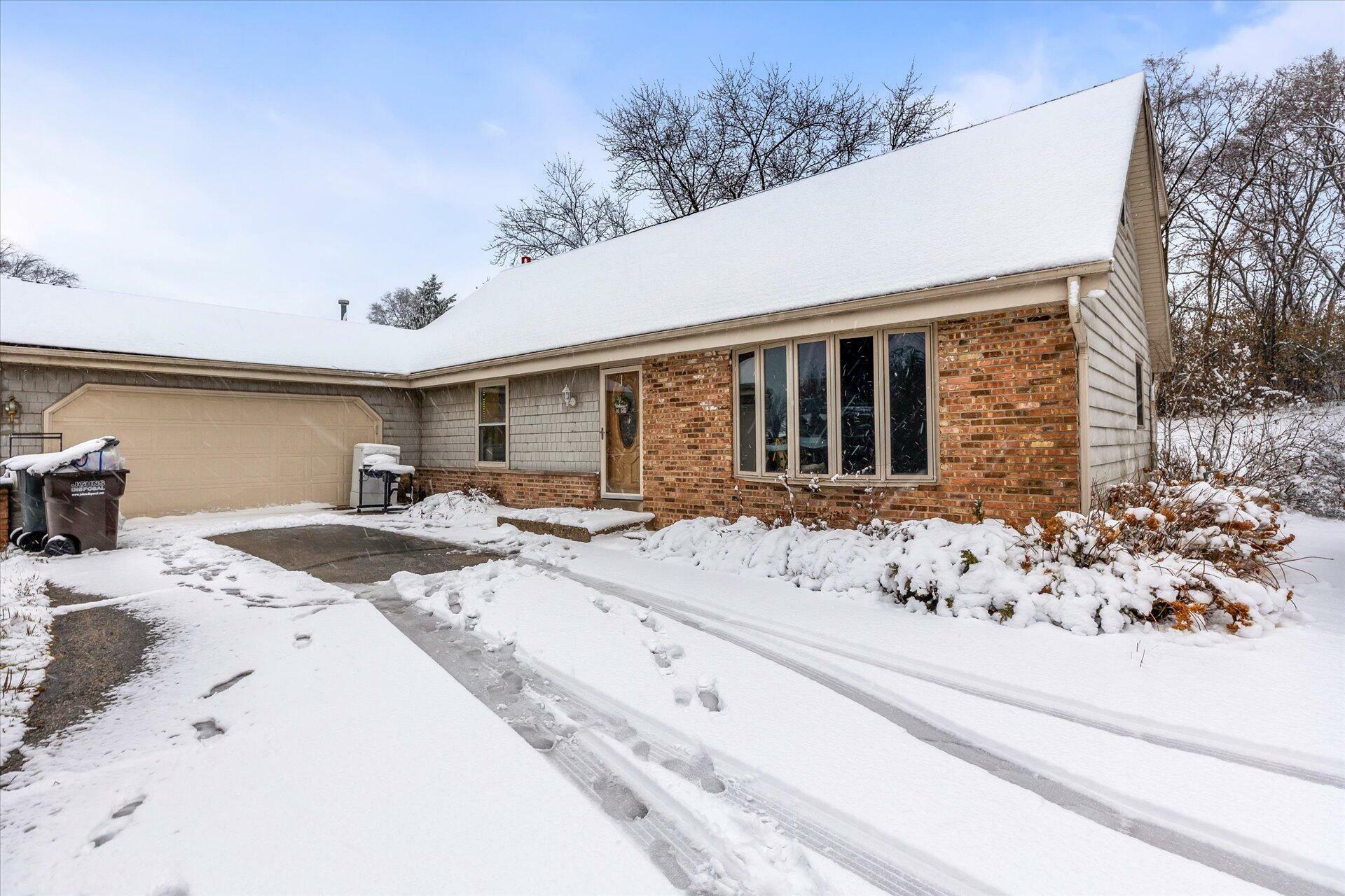 Property Photo:  S78w32668 Squire Ct  WI 53149 