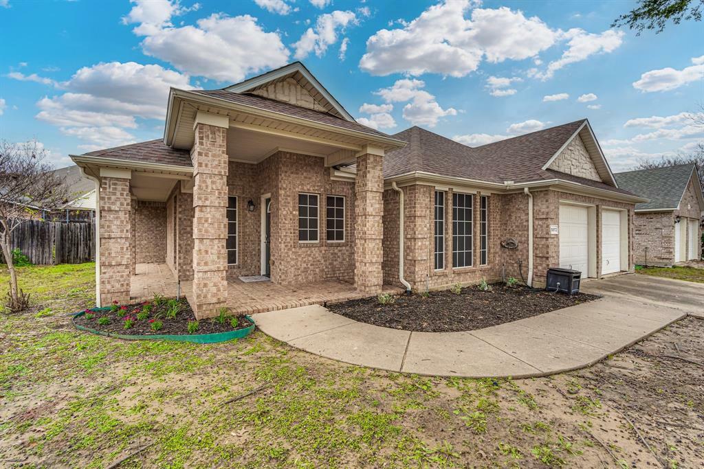 Property Photo:  5872 Ivy Glen Drive  TX 75052 