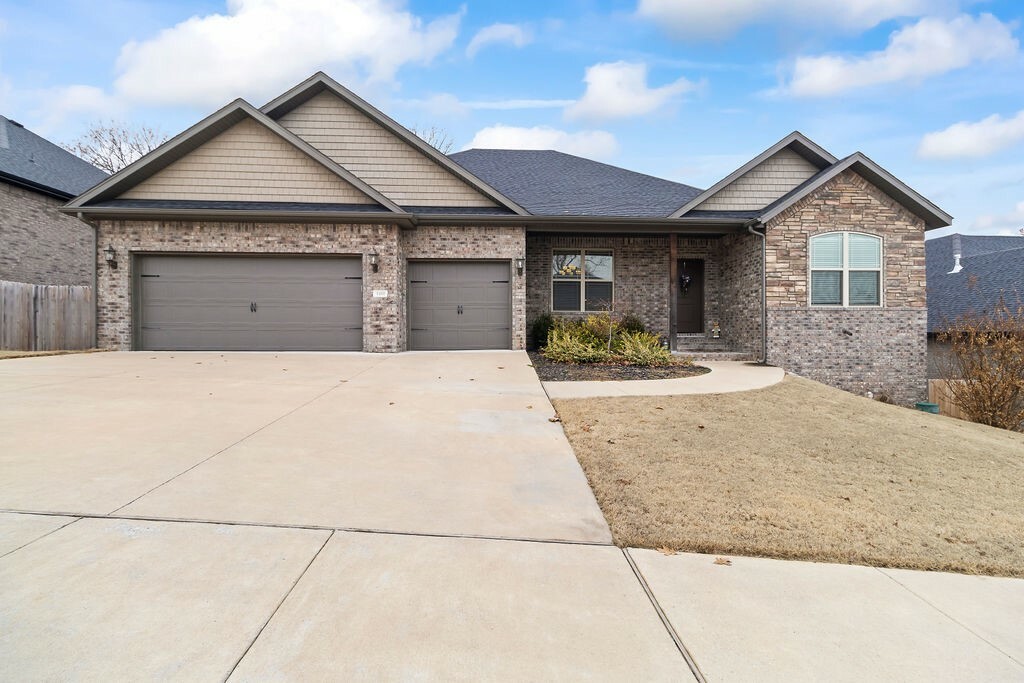 Property Photo: 1103 Hickory Street AR 72718