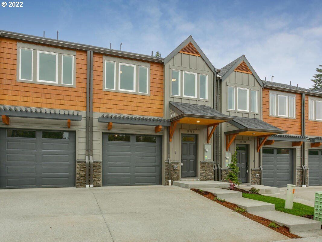 Property Photo: 16759 Chula Vista Ave OR 97055