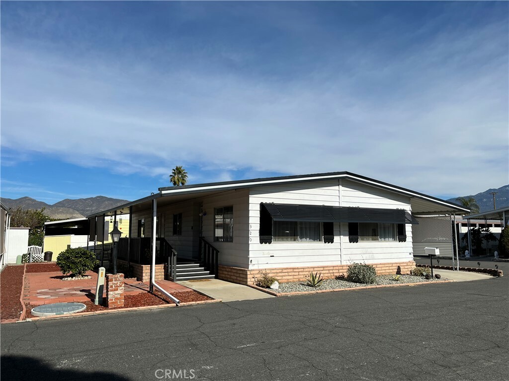 Property Photo: 881 N Lake Street 320 CA 92544