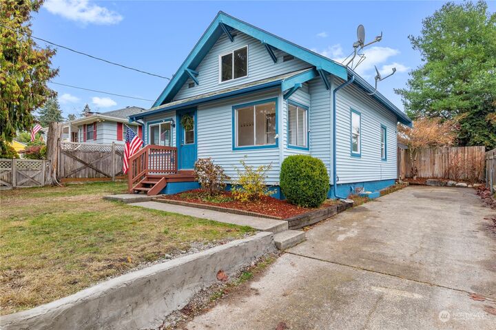 Property Photo: 3018 Nipsic Avenue NE WA 98310