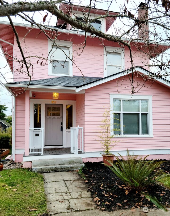 Property Photo:  812 N Cedar Street  WA 98406 