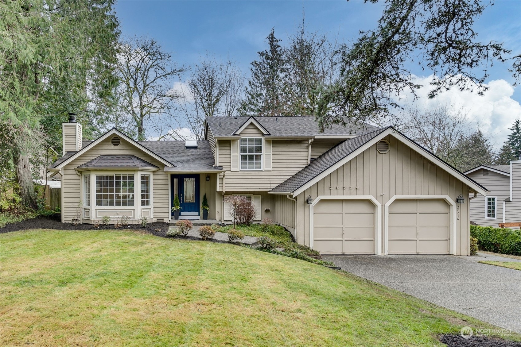 Property Photo:  20716 NE 42nd Place  WA 98074 