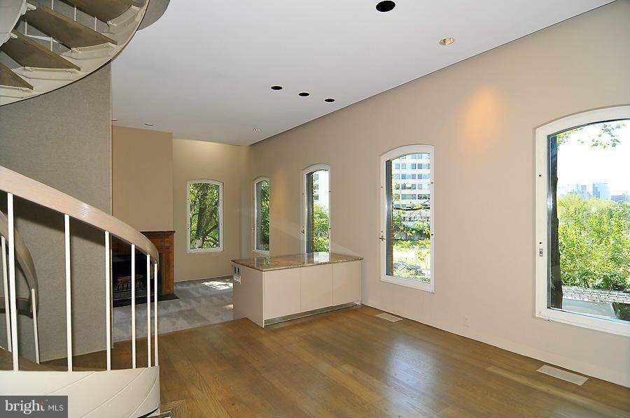 Property Photo: 901 26th Street NW DC 20037