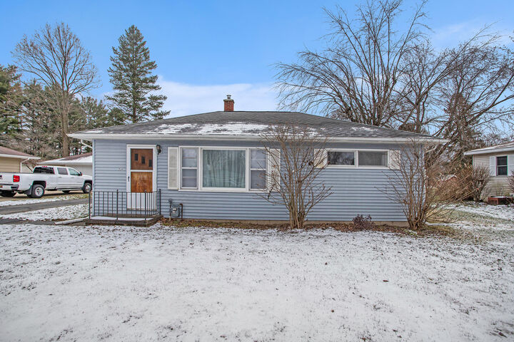 2534 Lake Shore Drive  Niles MI 49120 photo