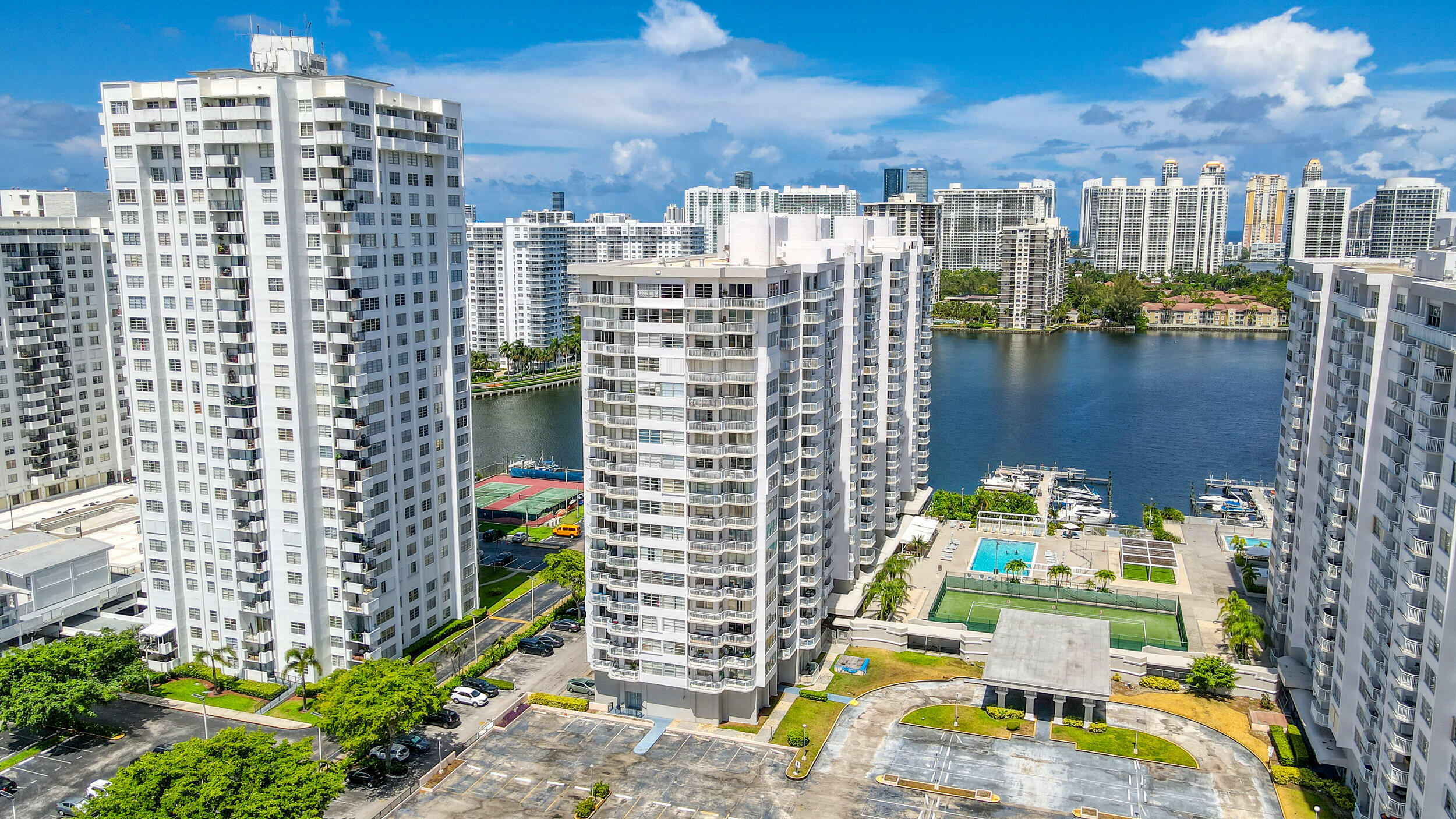 Property Photo:  18061 Biscayne Boulevard 303  FL 33160 