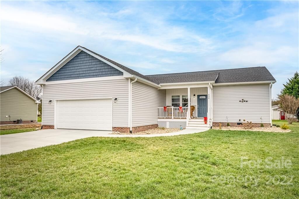 Property Photo: 424 Sassafras Drive NC 28739