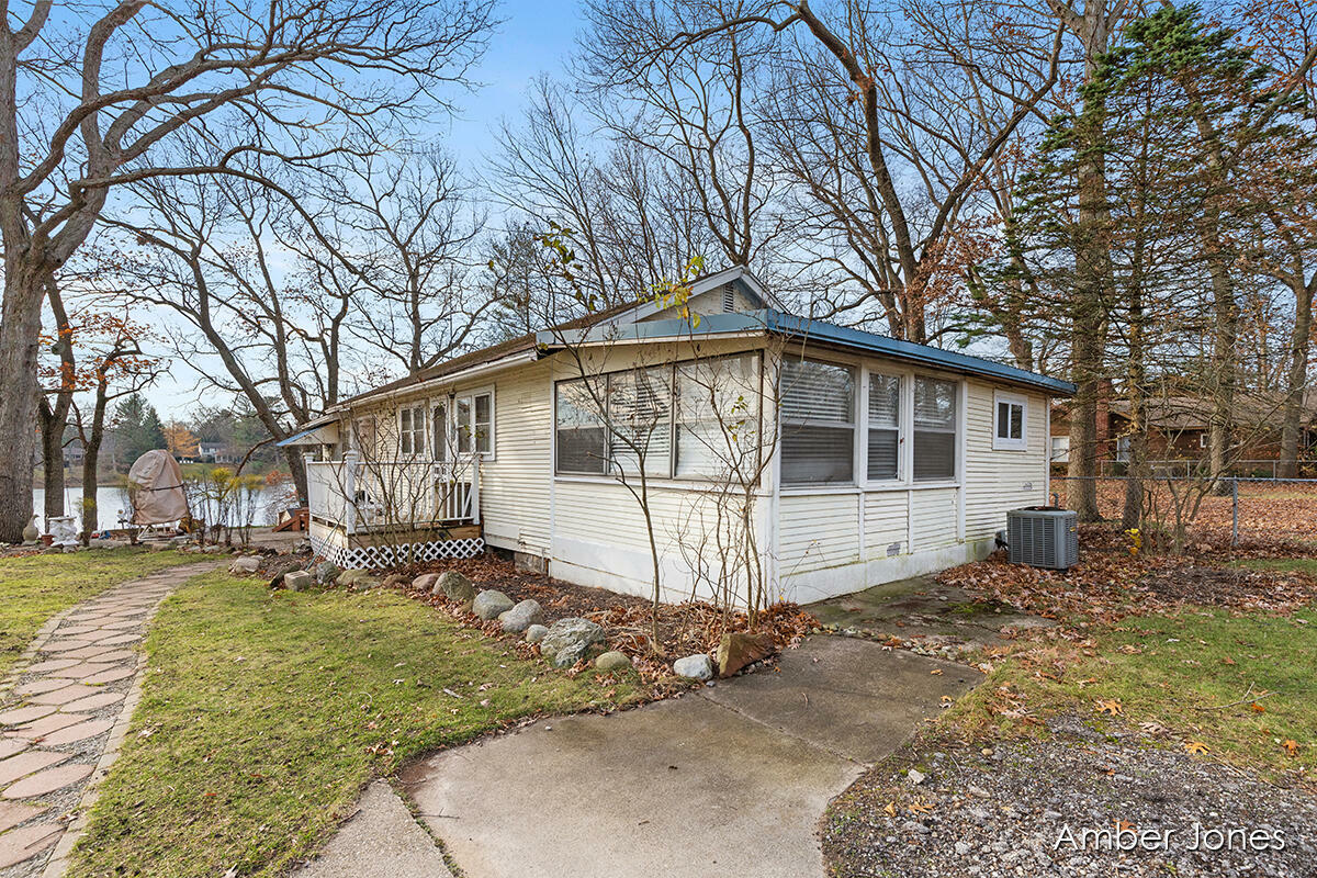 Property Photo:  14946 Bignell Drive  MI 49417 