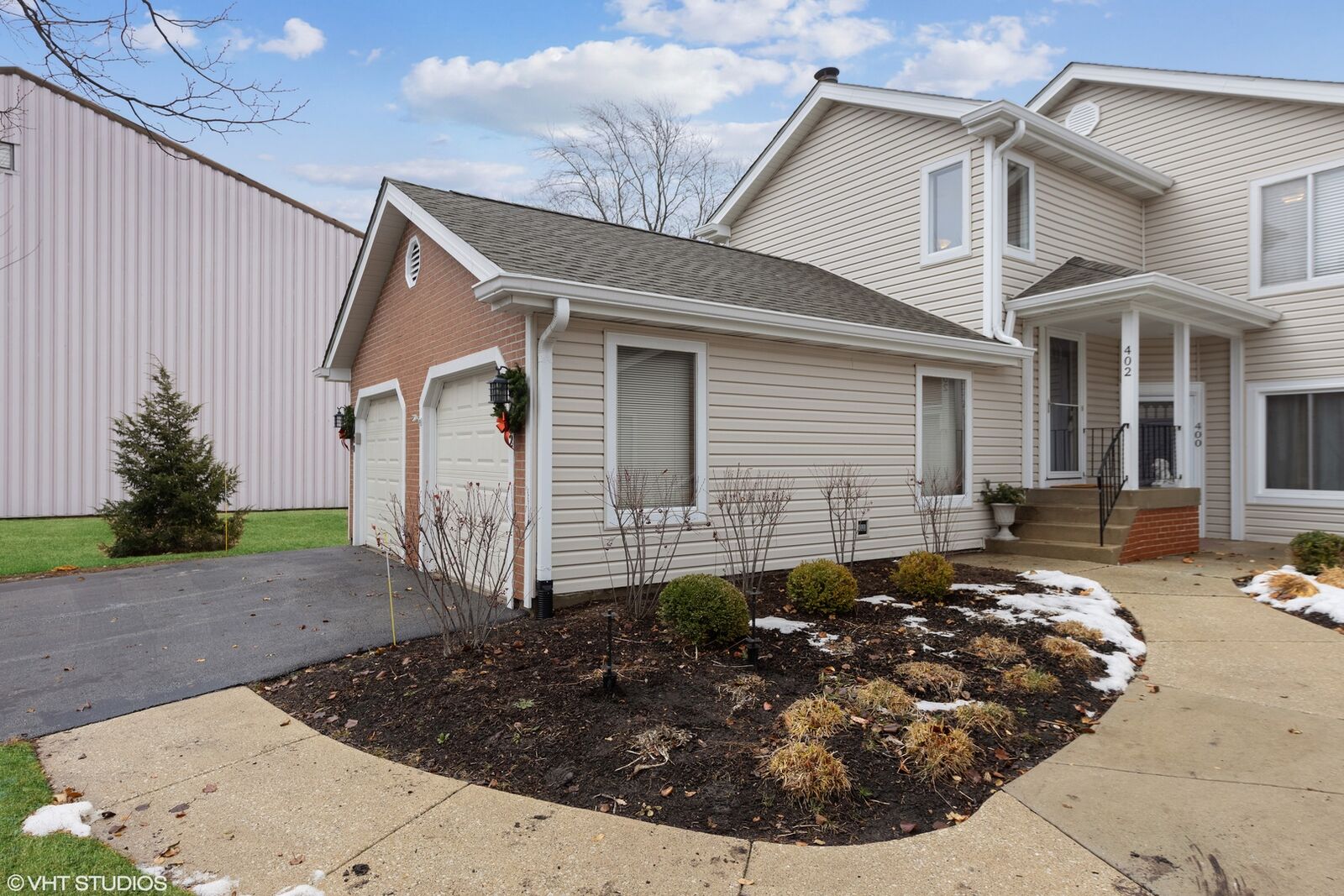 Property Photo: 402 58th Place IL 60521