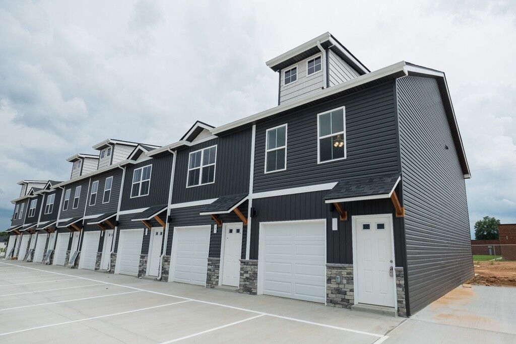 Property Photo: 216 Drayton Drive C TN 37042