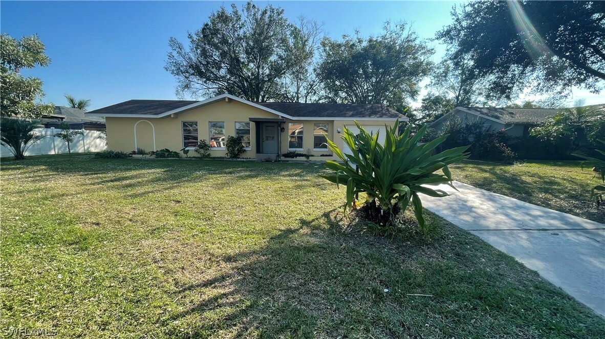 Property Photo: 228 Oakside Street FL 33936