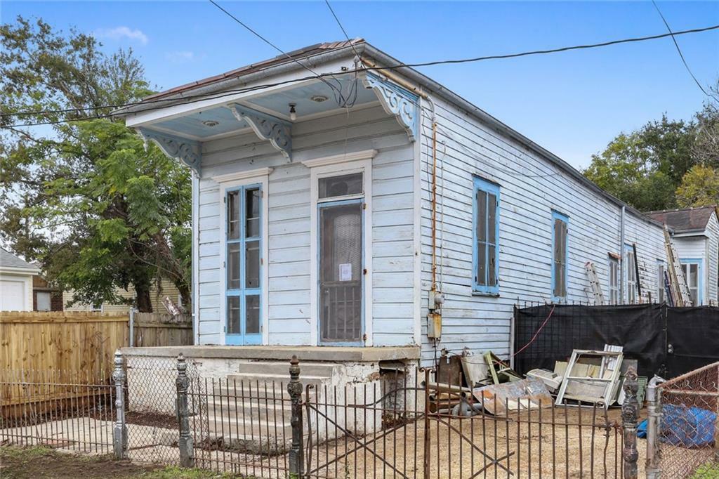 Property Photo:  2843 Laurel Street  LA 70115 