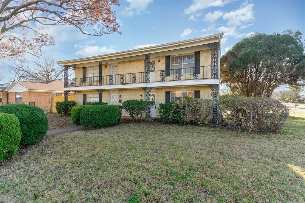 Property Photo: 11323 Lochwood Boulevard TX 75218
