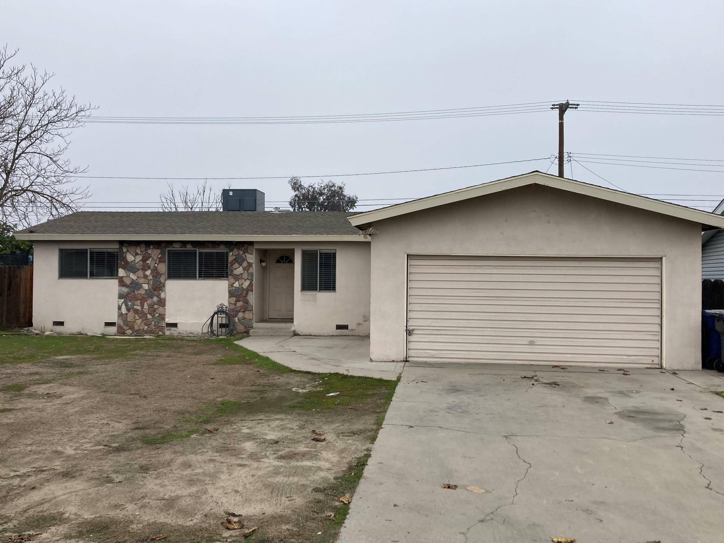 Property Photo:  1453 S Spruce Street  CA 93274 