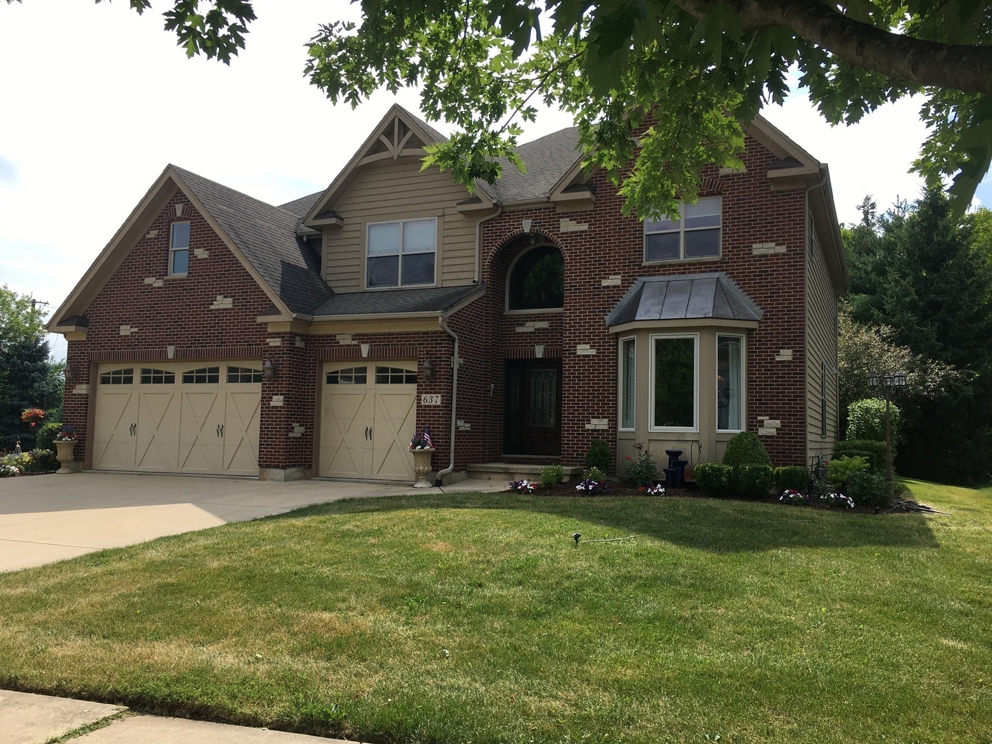 Property Photo:  637 Sheffield Circle  IL 60554 