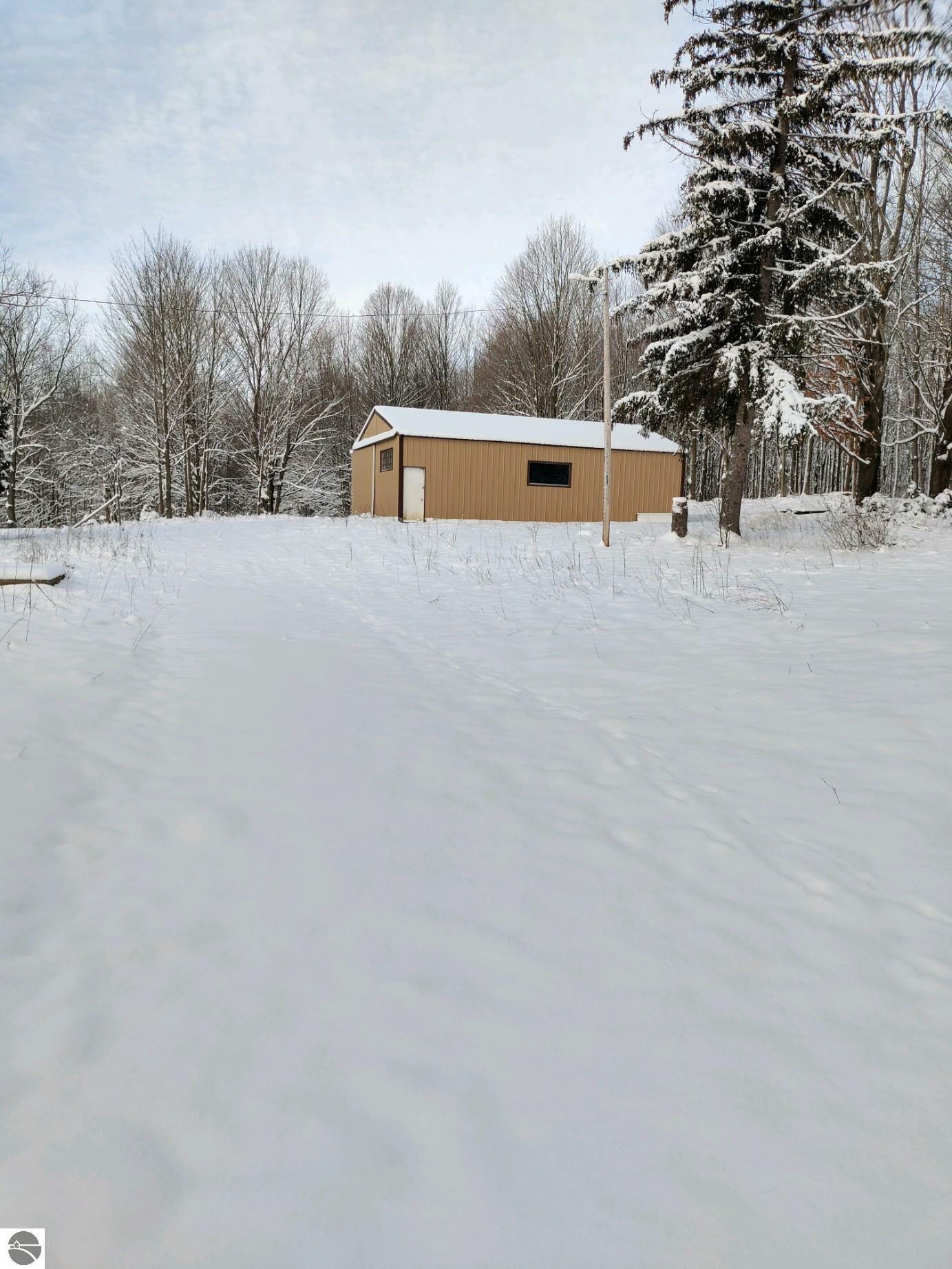 13851 220th Avenue  Leroy MI 48655 photo