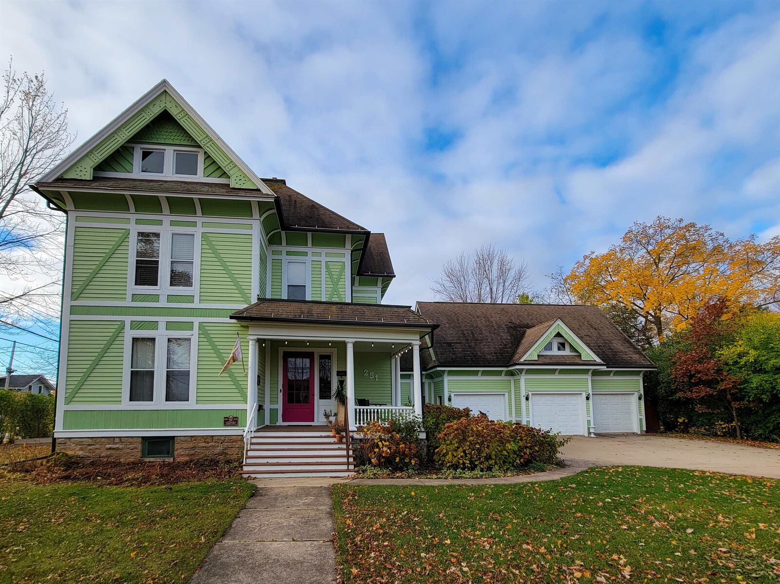 Property Photo: 251 E Doty Avenue WI 54956-3031