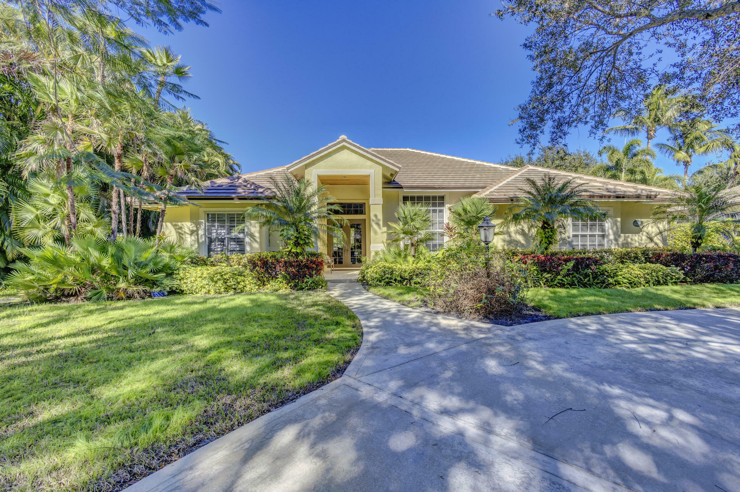 Property Photo:  9947 SE Oak Tree Terrace  FL 33469 