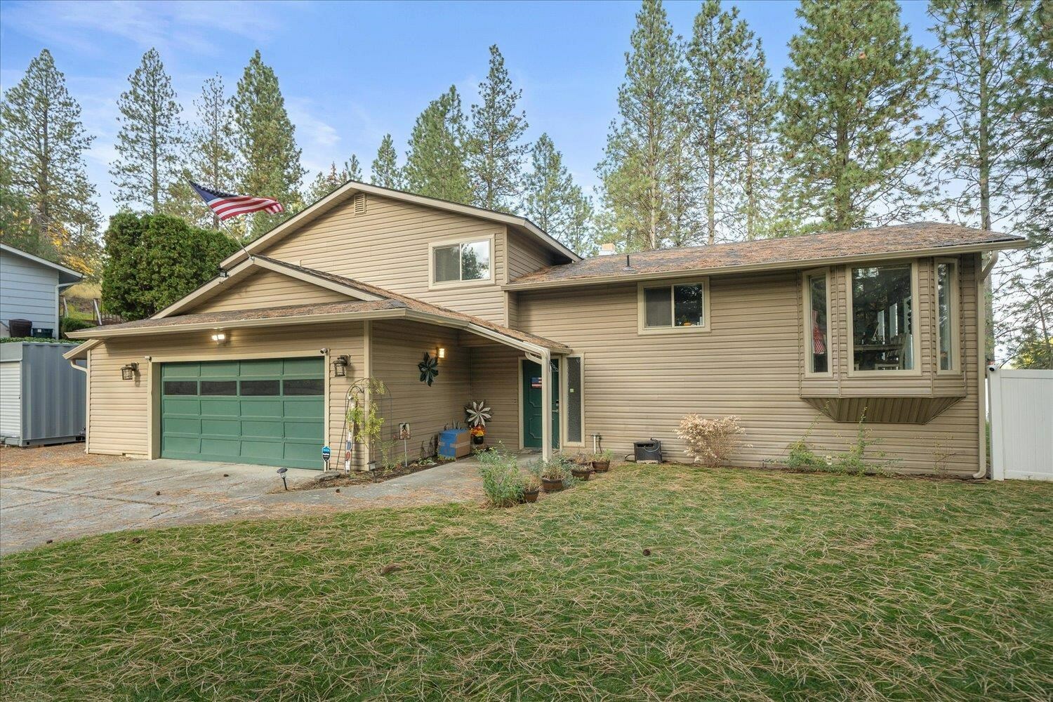 Property Photo: 10915 E Cimmaron Dr WA 99206