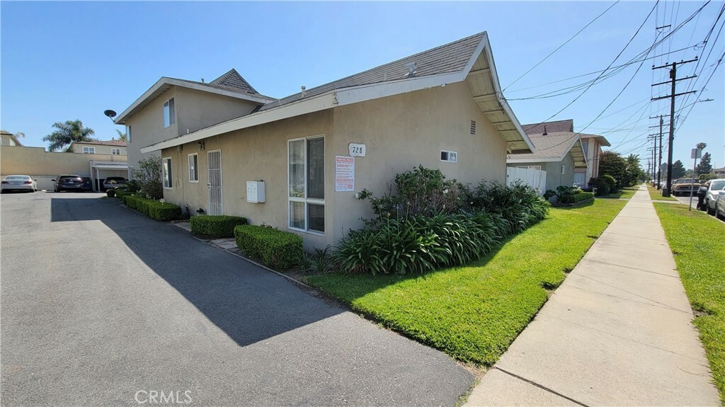 728 Clay Avenue  Huntington Beach CA 92648 photo