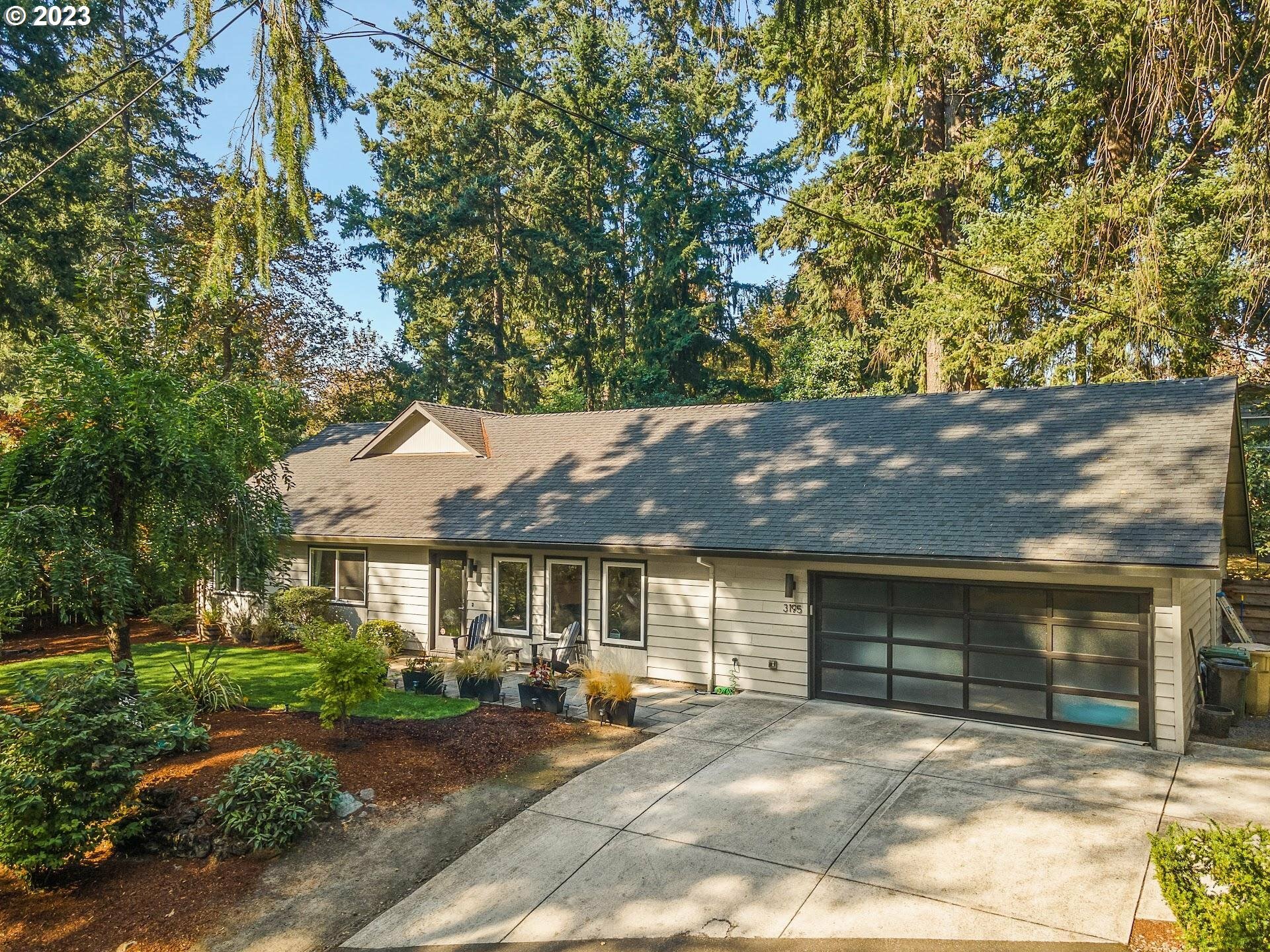 Property Photo:  3195 Edgemont Rd  OR 97035 