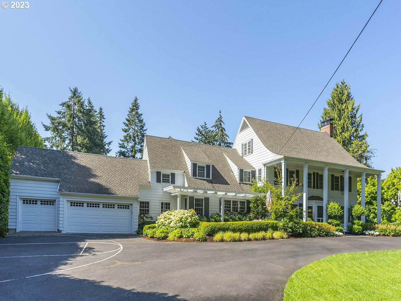 Property Photo: 420 SW Edgecliff Rd OR 97219