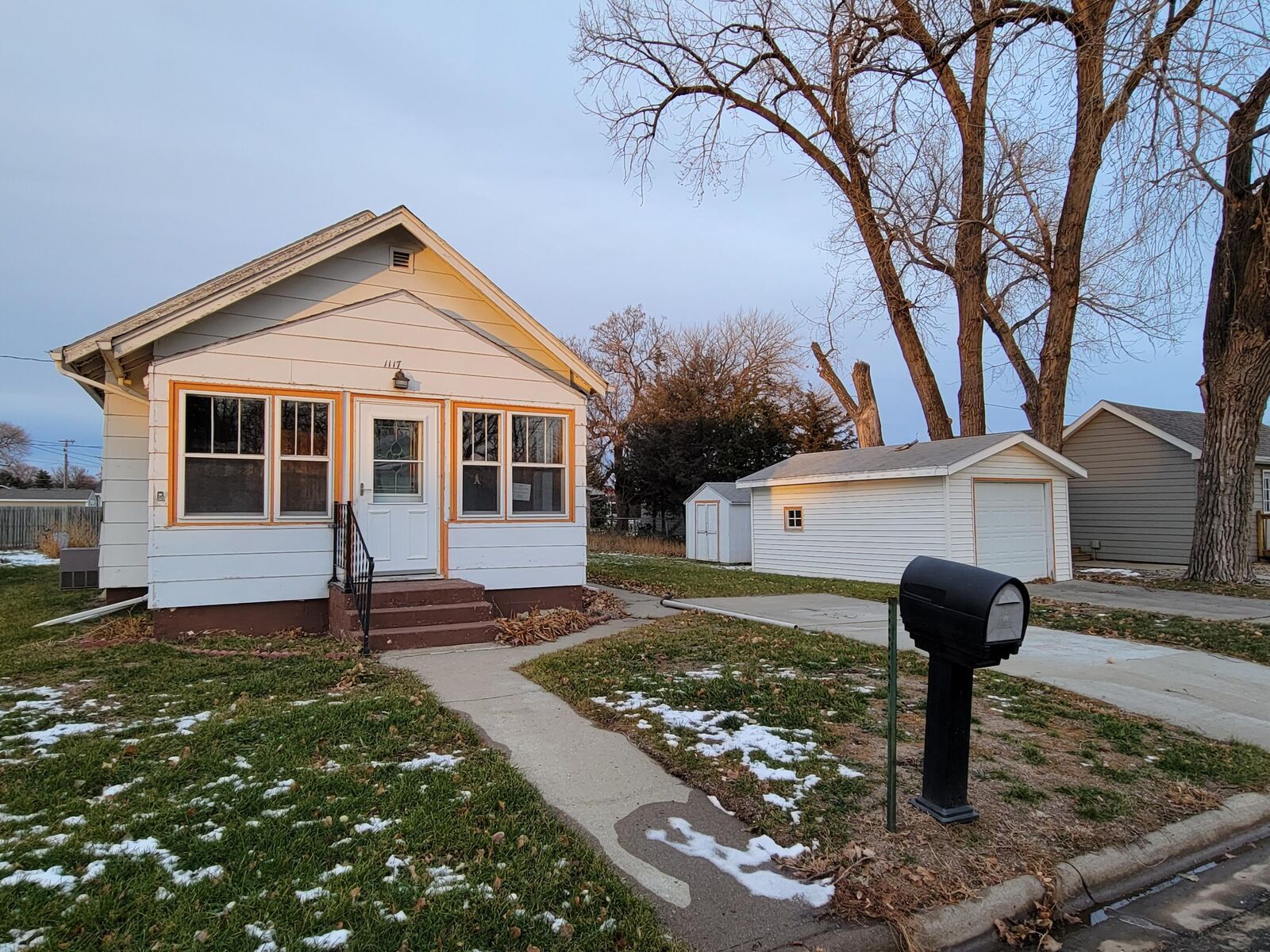 Property Photo:  1117 NE 6th Ave  SD 57401 