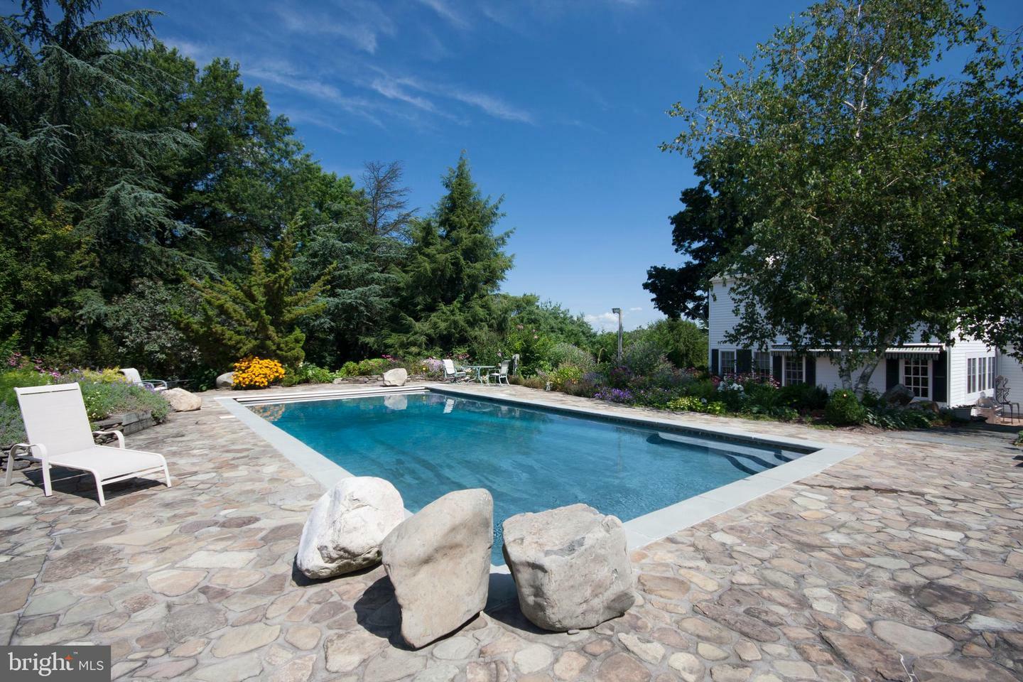 Property Photo:  28 Lindbergh Road  NJ 08551 