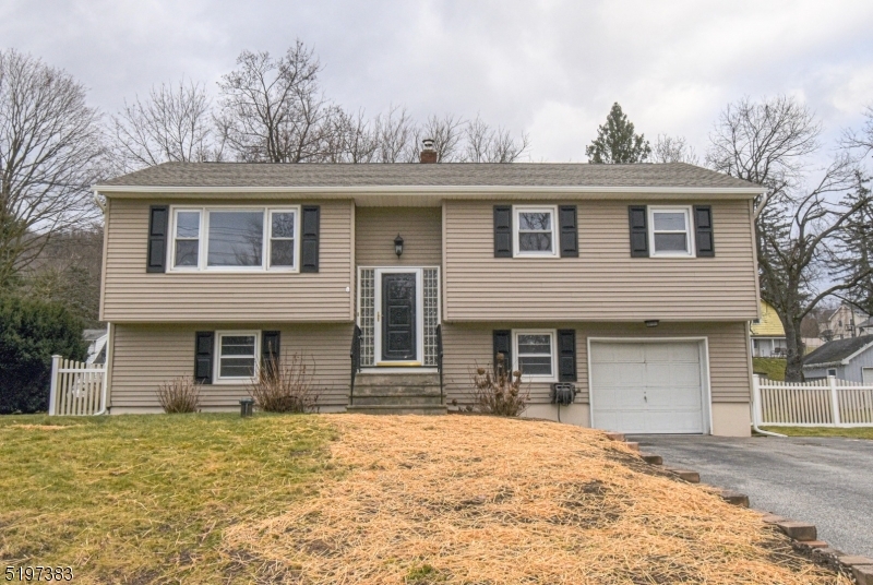 Property Photo:  3 Beardslee Hill Dr  NJ 07416 