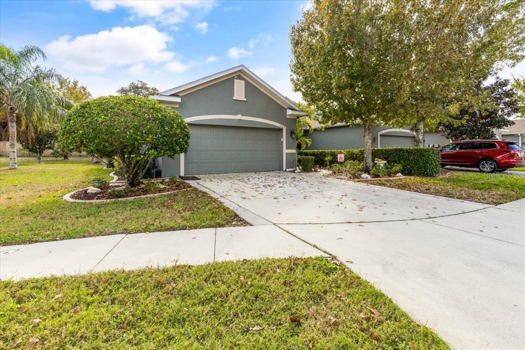 Property Photo:  2322 Barracuda Court  FL 34691 