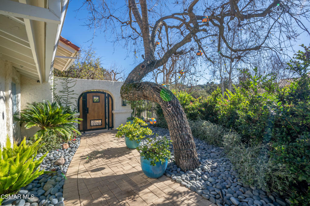 Property Photo:  1700 Royal Saint George Drive  CA 91362 