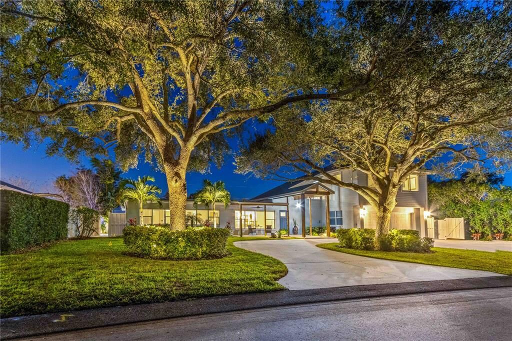 Property Photo:  124 Live Oak Lane  FL 33770 