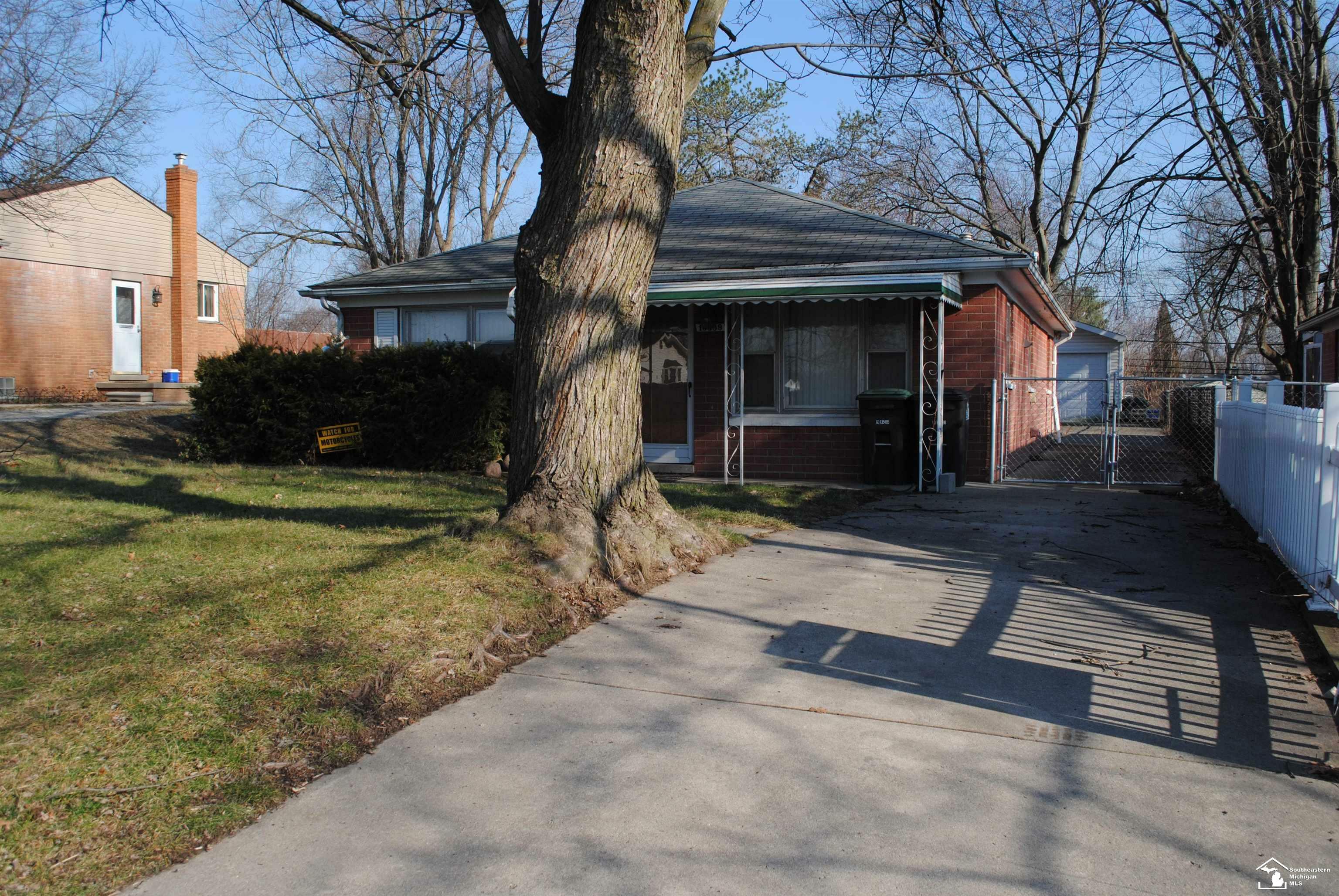 Property Photo:  15359 Beech Daly  MI 48180 