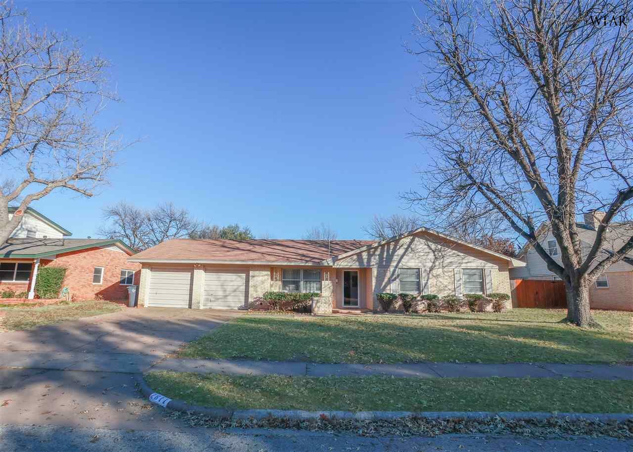 Property Photo:  2811 Barrywood Drive  TX 76309 