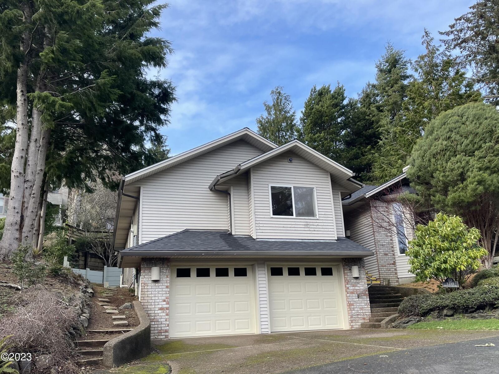 Property Photo: 1255 NE Lake Wood Drive OR 97367