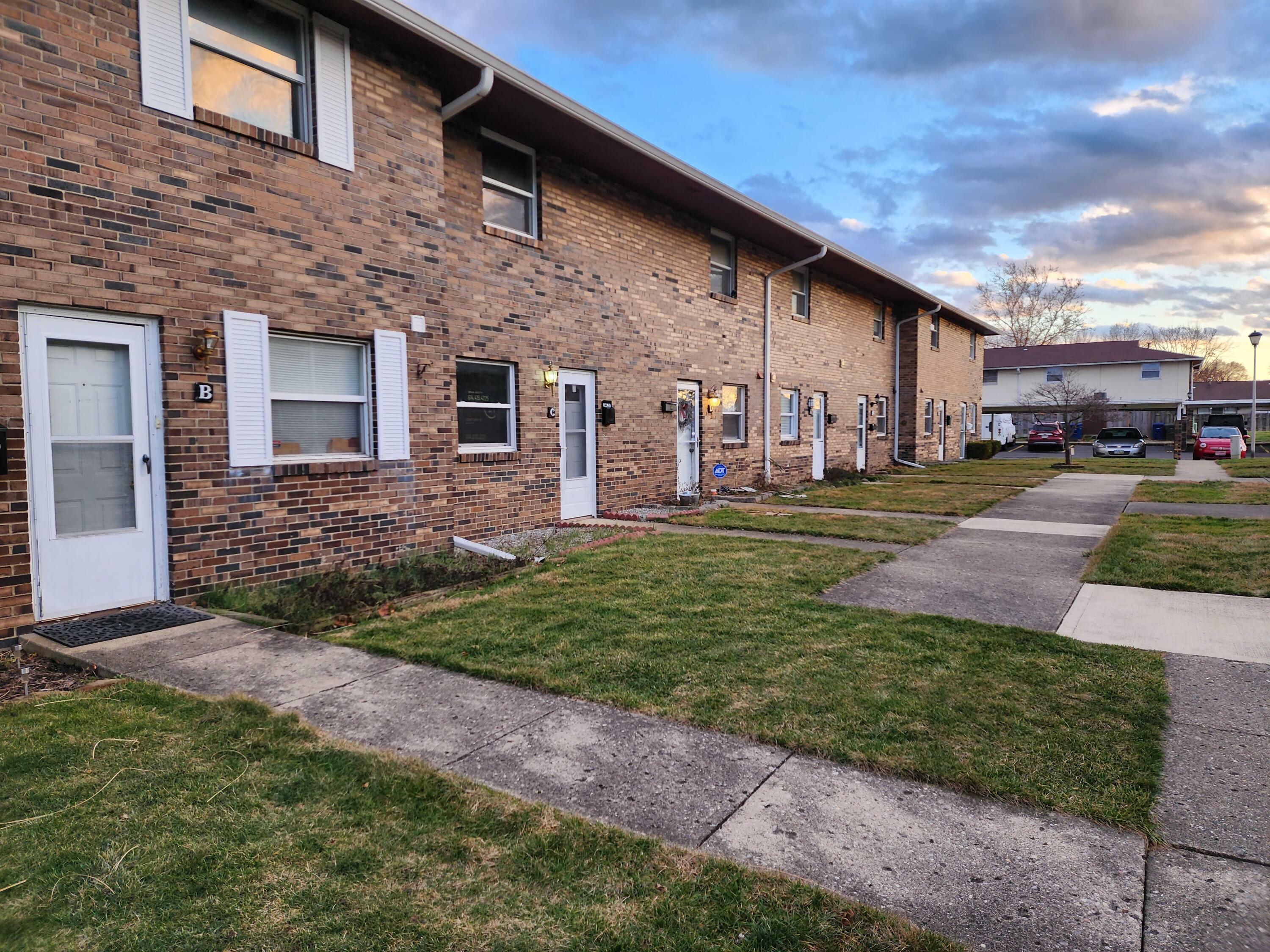 Property Photo: 2315 Woodbrook N Circle OH 43223