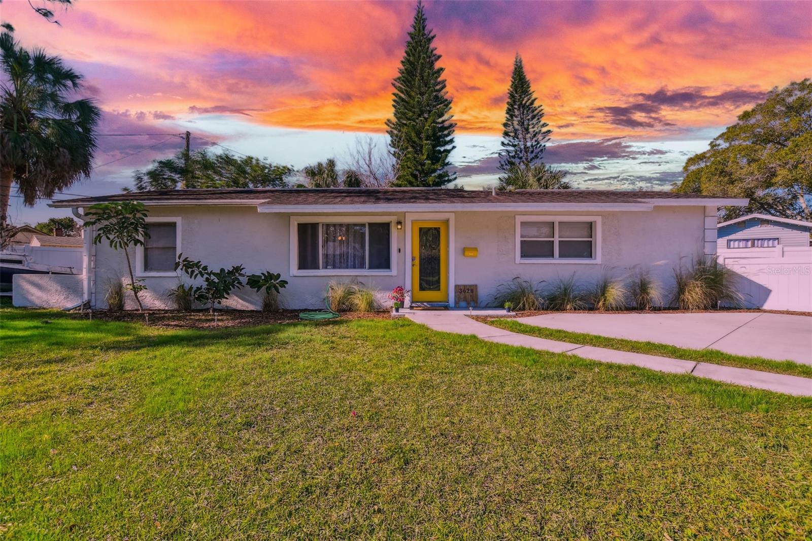 Property Photo: 3628 Iris Street N FL 33704