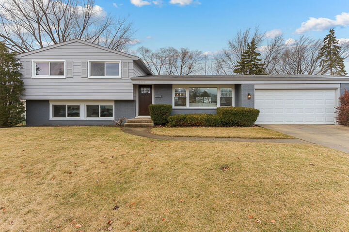 2322 N Champlain Street  Arlington Heights IL 60004 photo