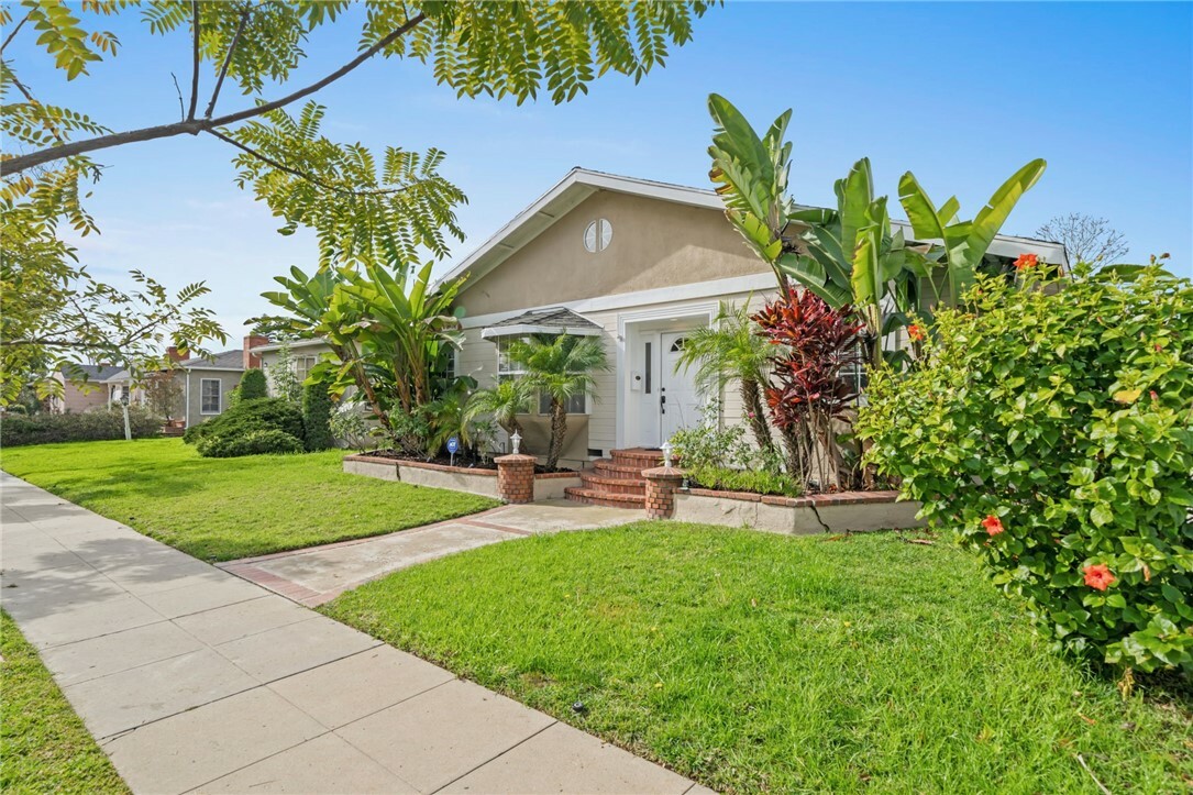 Property Photo:  3723 Gardenia Avenue  CA 90807 