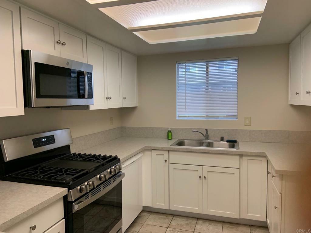 Property Photo: 2112 E Vista Way 15 CA 92084
