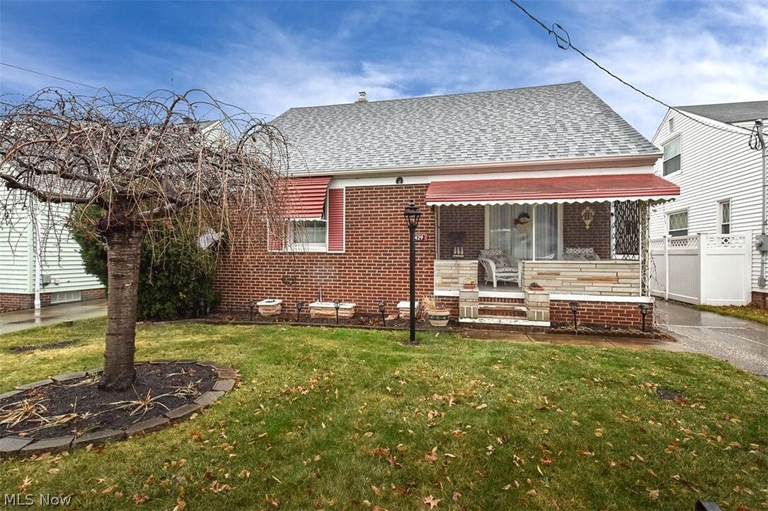 Property Photo: 1429 Elbur Avenue OH 44107